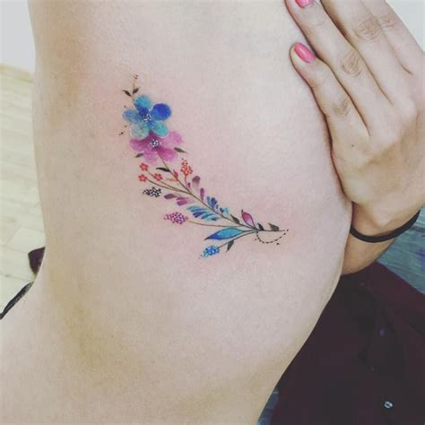 tatuajes de mujer en las costillas|30 Ideas hermosas de Tatuajes en costillas para mujeres